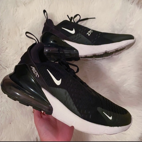 Nike Shoes - Nike Airmax 270 black like new size 8